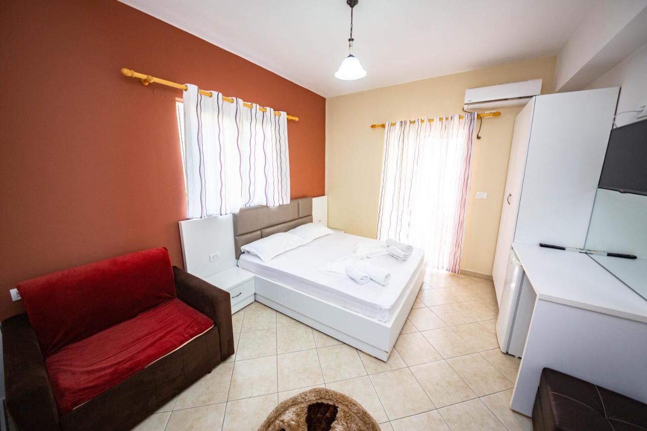 Ideal Aparthotel Saranda Exterior photo